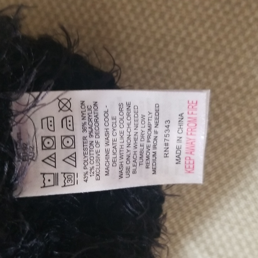 ❣5 for $25 Sale❣🥳HOST PICK🥳 Adorable Furry Hat With Ears And Bow🎀 - Picture 3 of 3
